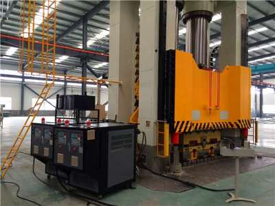 碳纖維模壓生產為什麽要用到羞羞在线视频？「91羞羞免费网站機械」