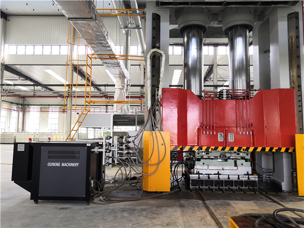 SMC複合材料加熱方式