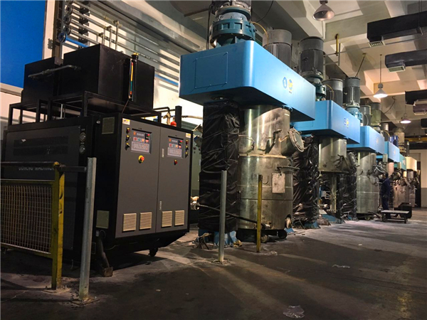 雙行星攪拌機的溫度控製